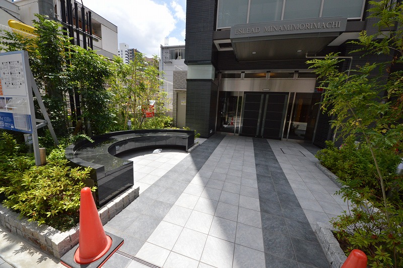 21/30 エントランス