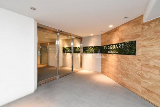 25/30 エントランス