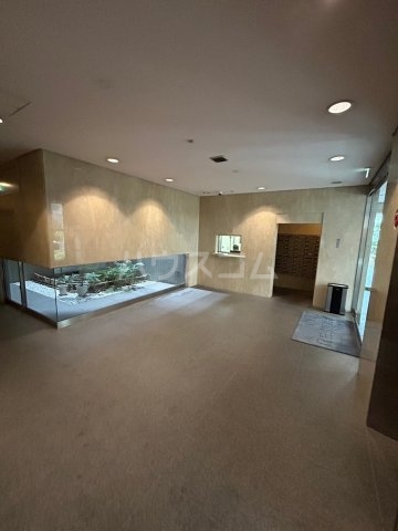 26/30 エントランス