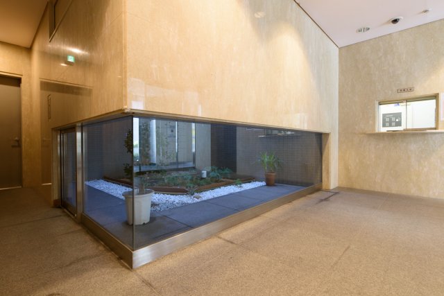 21/30 エントランス