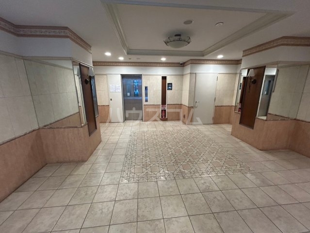 17/27 エントランス