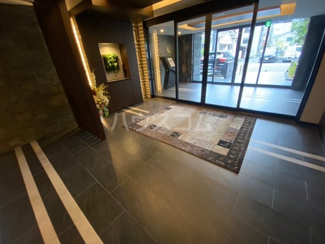 25/30 エントランス