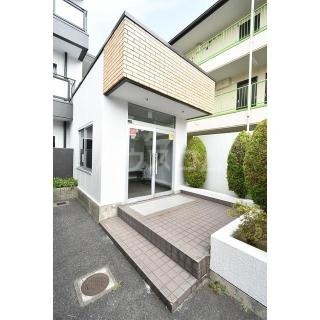 18/28 エントランス