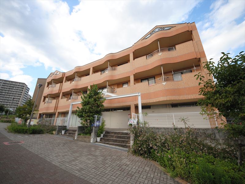 18/23 エントランス