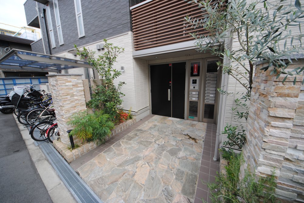 22/30 エントランス