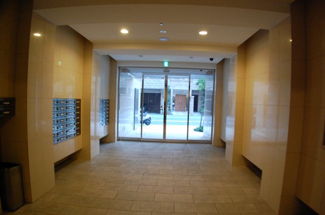 21/30 エントランス