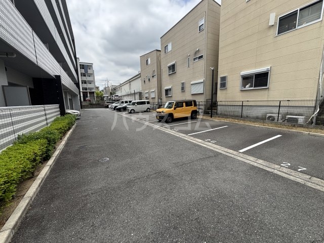 2/3 駐車場