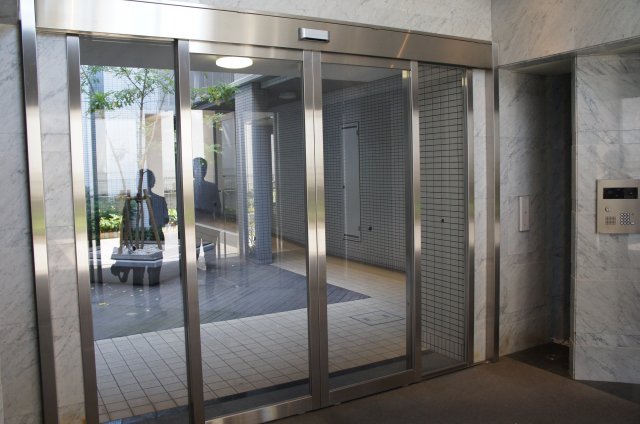 24/30 エントランス