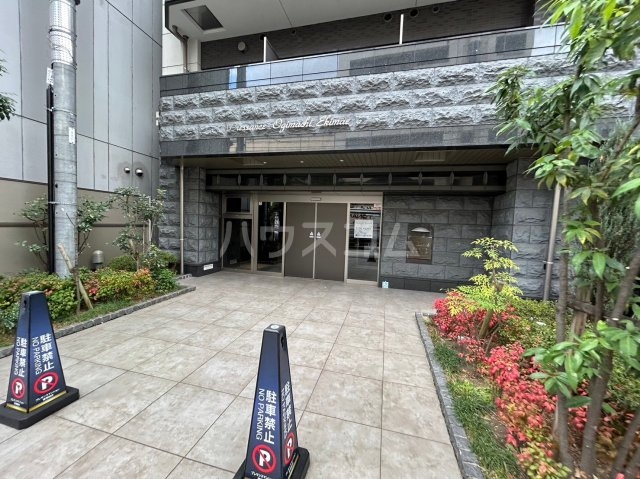 21/30 エントランス