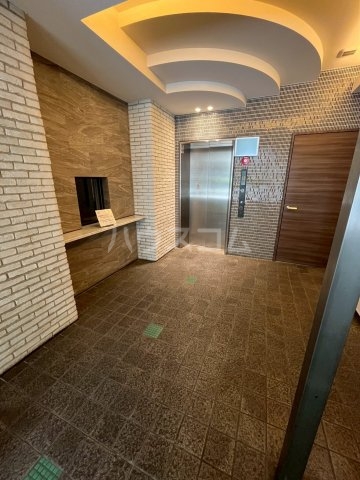 23/30 エントランス