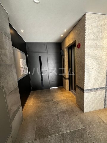 20/30 エントランス