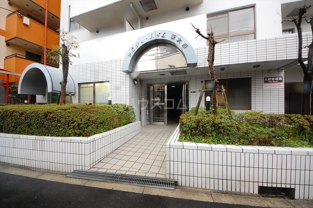 20/23 エントランス