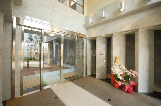 18/25 エントランス