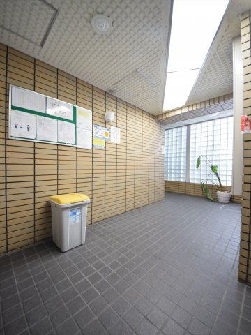 16/27 エントランス