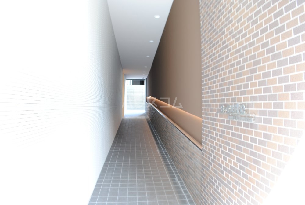 21/30 エントランス