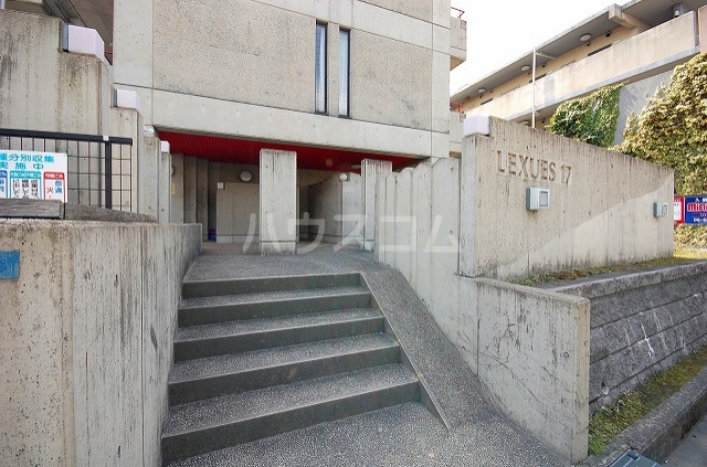 17/22 エントランス