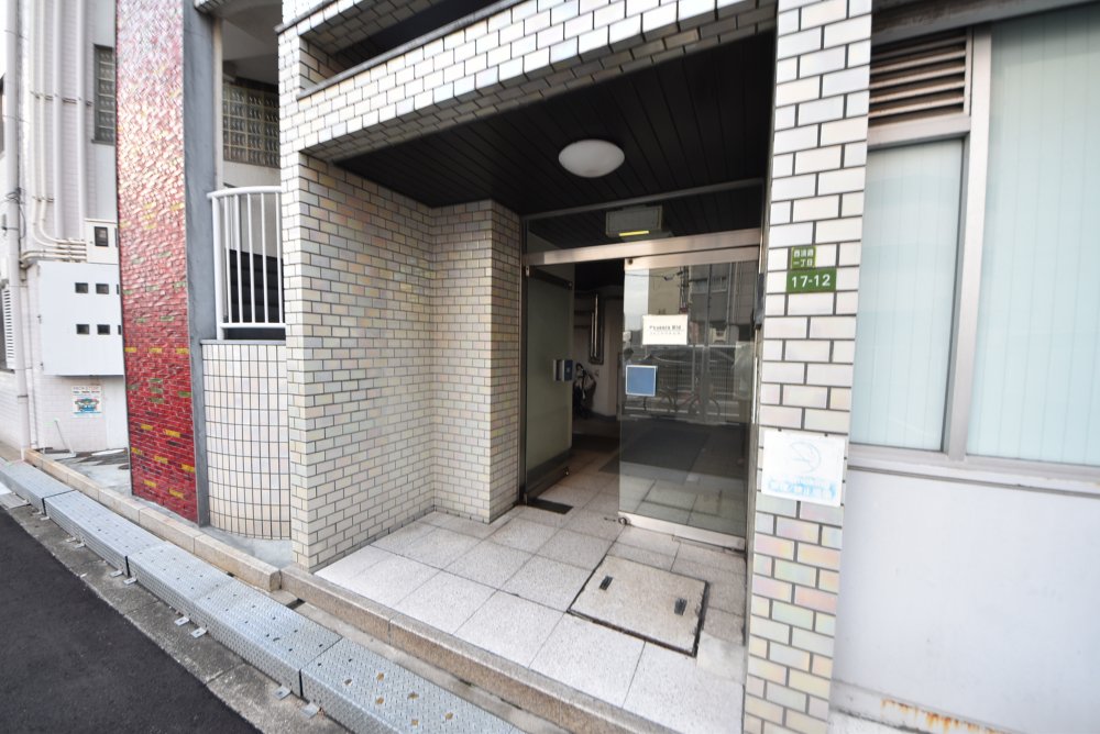 17/19 エントランス