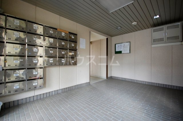 16/21 エントランス