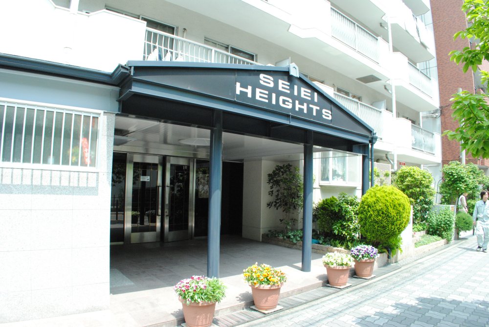 21/30 エントランス