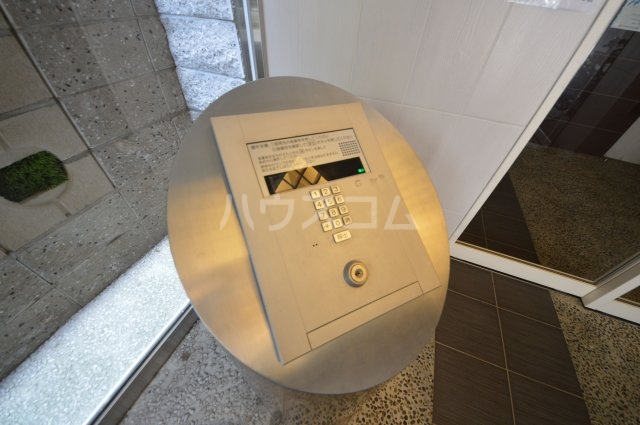 23/30 エントランス