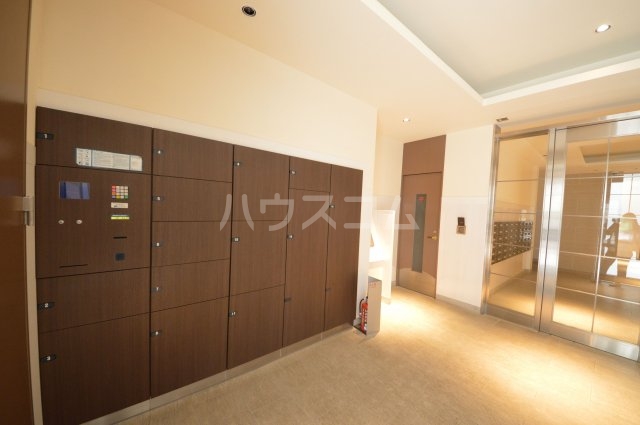 25/30 エントランス