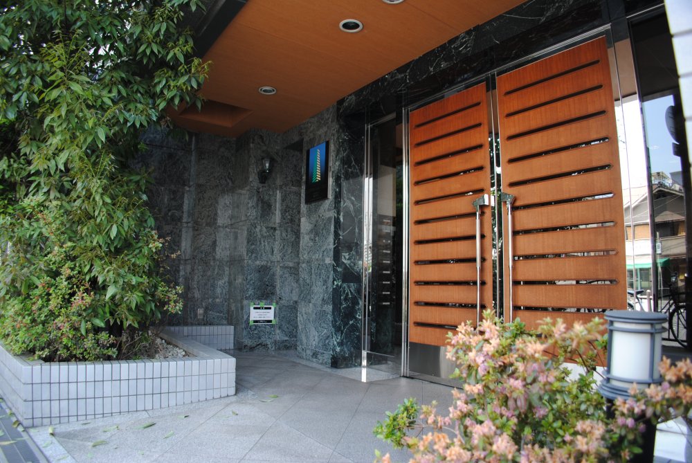 17/27 エントランス