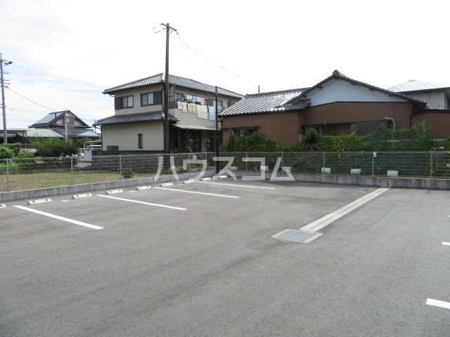 23/30 駐車場
