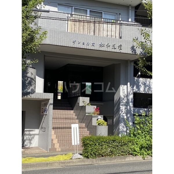 27/30 エントランス