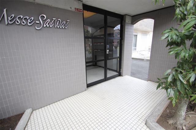 18/22 エントランス