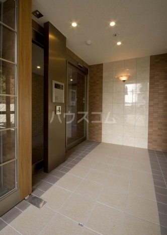 13/18 エントランス