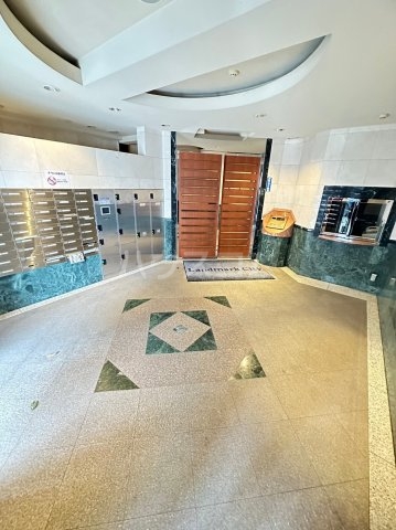 20/30 エントランス