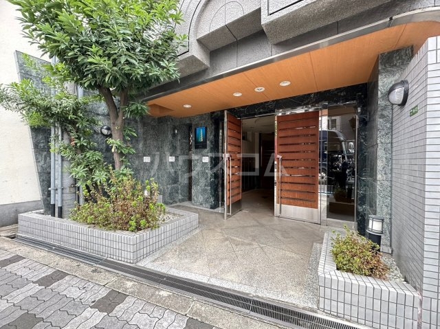 21/30 エントランス