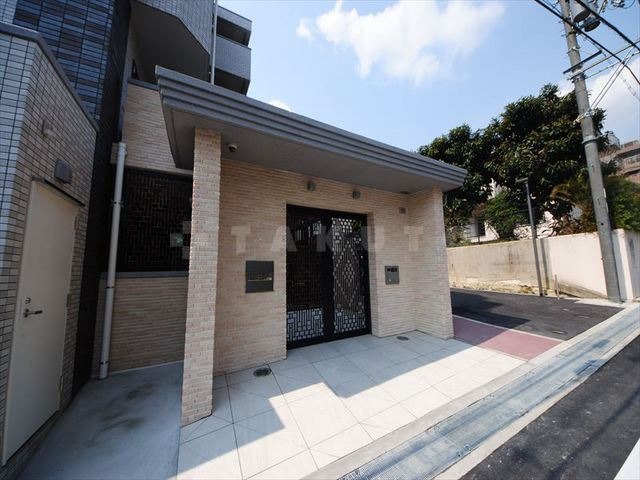 25/30 エントランス