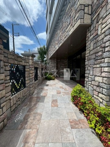 28/30 エントランス