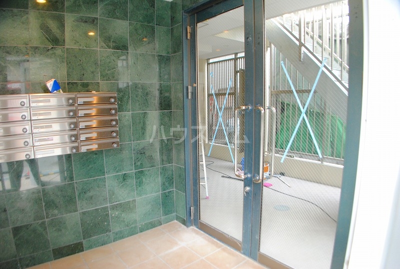 17/27 エントランス