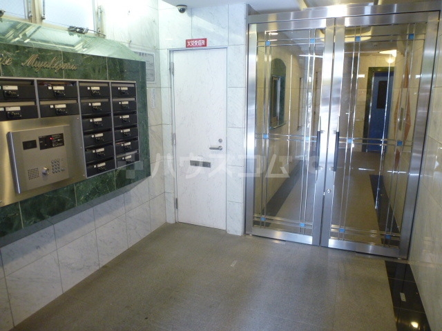 19/28 エントランス