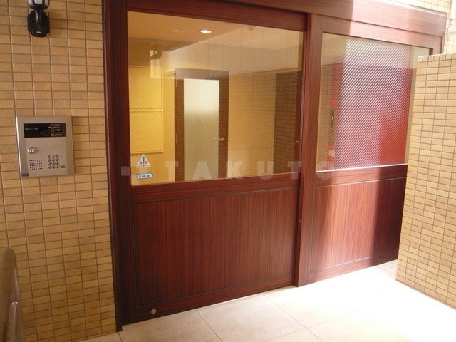 16/26 エントランス