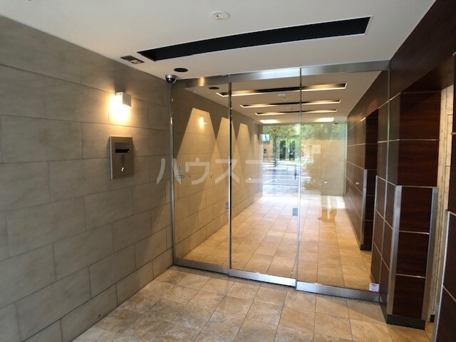 21/30 エントランス