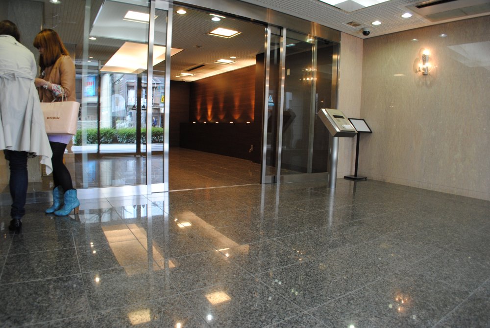 19/28 エントランス