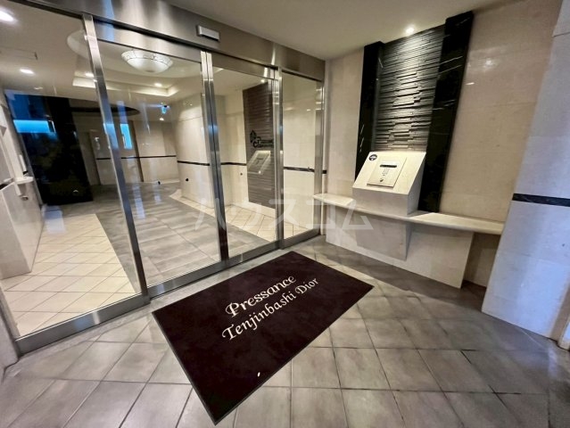 24/30 エントランス