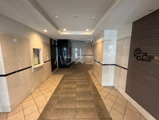 20/30 エントランス