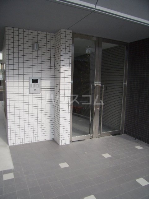 19/23 エントランス