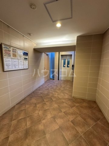 27/30 エントランス