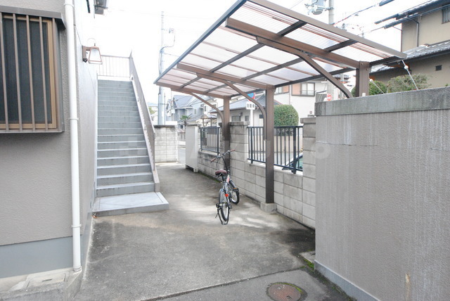 18/26 エントランス