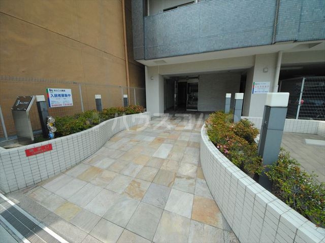 16/25 エントランス