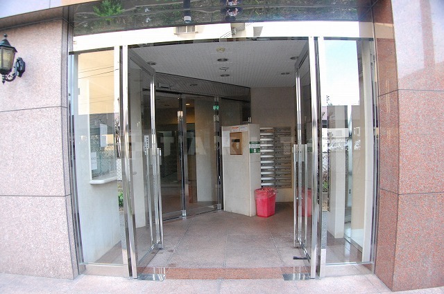 21/30 エントランス