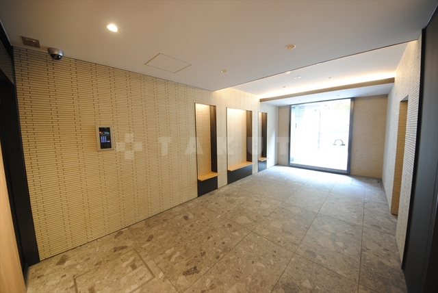 22/30 エントランス