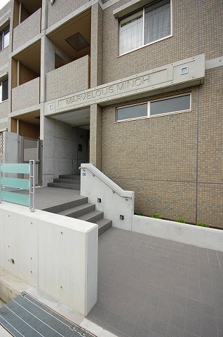 28/30 エントランス