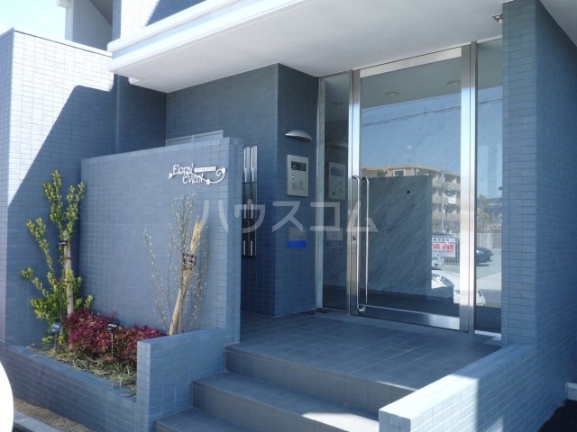 20/30 エントランス