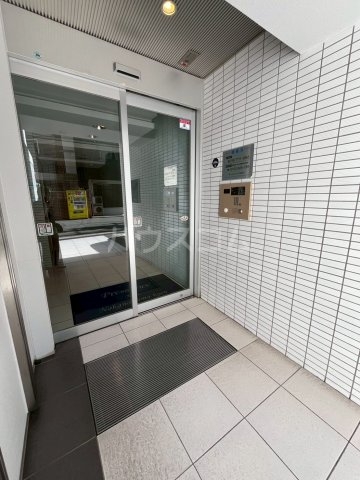 27/30 エントランス